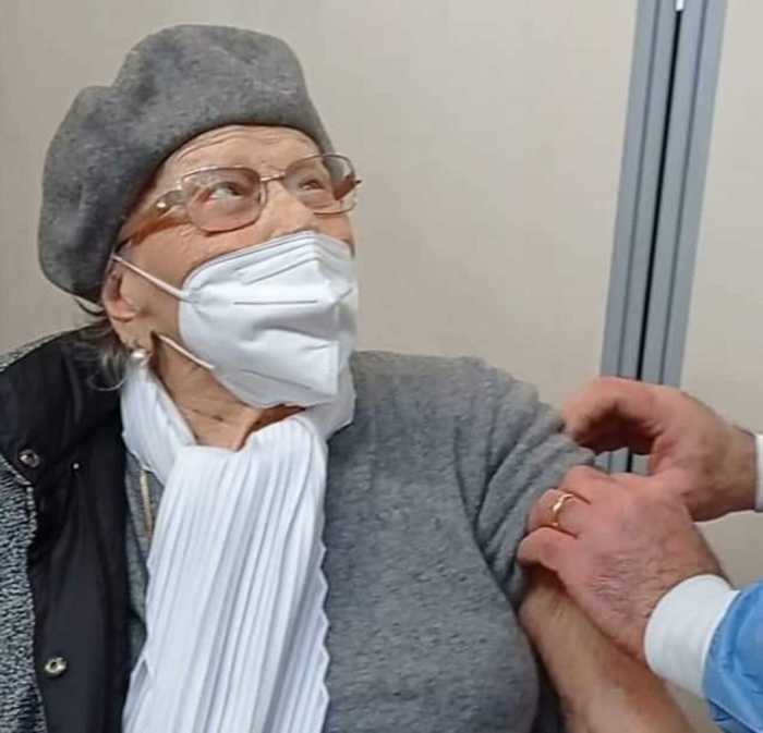 Sulmona, vaccino anti-Covid a 106 anni