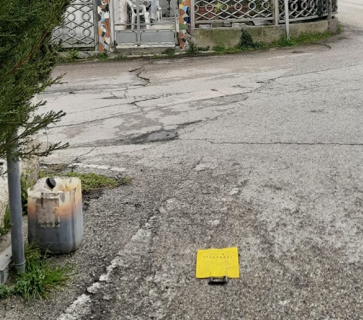 Alba Adriatica, la segnalazione dei rifiuti abbandonati: il racconto
