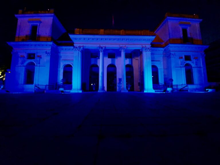 Giulianova, il Kursaal si tinge di blu per la Giornata mondiale di consapevolezza sull’Autismo