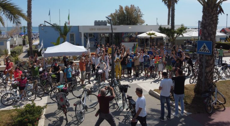 Roseto, successo della biciclettata del 2 giugno per promuovere la mobilità sostenibile NOSTRO SERVIZIO