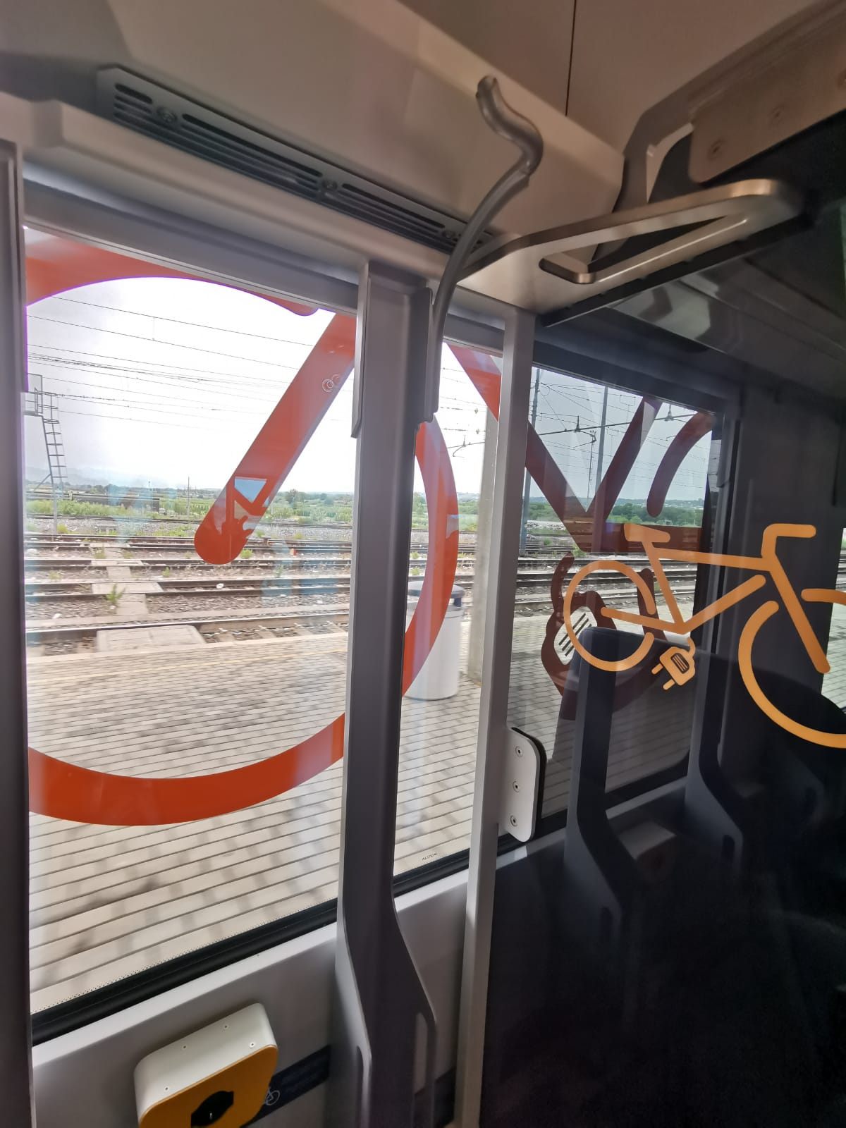 Nuovi treni POP "impossibili" per le bici elettriche FOTO