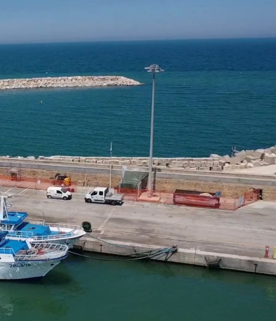 Giulianova, interdetto le zone a ridosso delle torri faro del porto: criticità ai basamenti FOTO