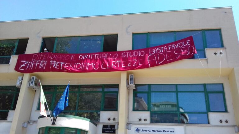 Pescara, liceo Marconi “spacchettato”: professore in sciopero della fame