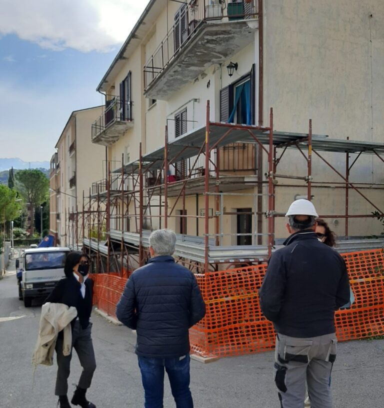 Montorio, al via i lavori dell’Ater su una palazzina danneggiata dal sisma