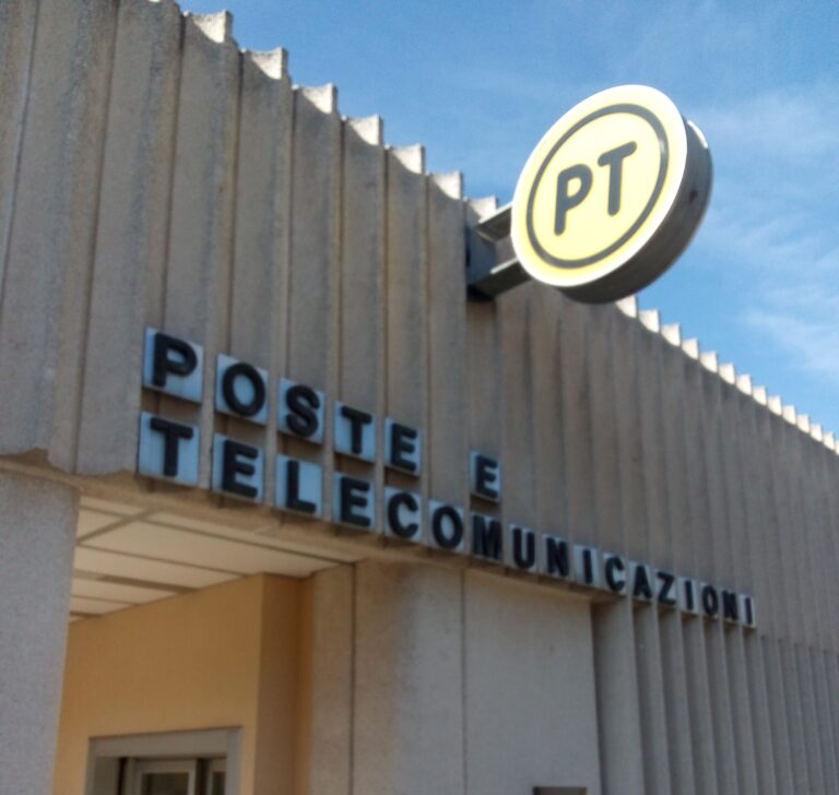 Ancarano, ufficio postale con un solo operatore: la protesta