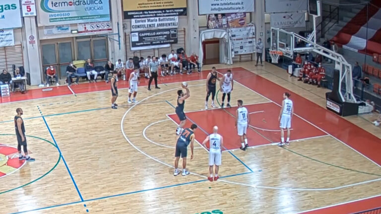Basket, Giulianova lotta ma si arrende a Senigallia