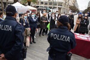 Pescara, violenza sulle donne: il Camper Rosa della Questura in piazza Salotto