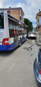 Teramo, caos Parco della Scienza: bus bloccato FOTO