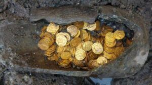 Rinvenute antiche monete d'oro durante la ristrutturazione del palazzo municipale di Giulianova. Valore inestimabile FOTO