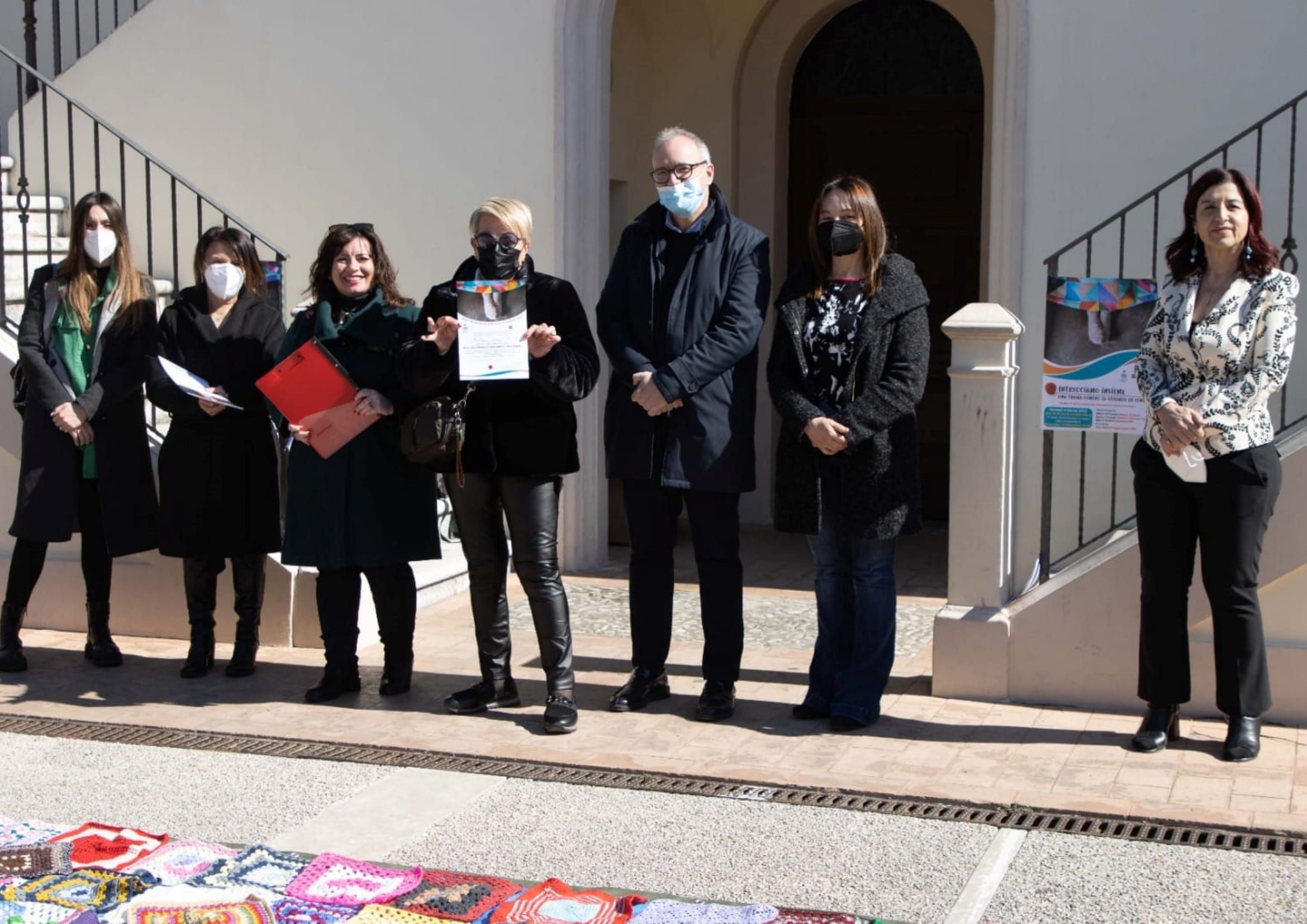 Pineto, villa Filiani invasa di colori: è la "rete" solidale della Commissione Pari Opportunità FOTO