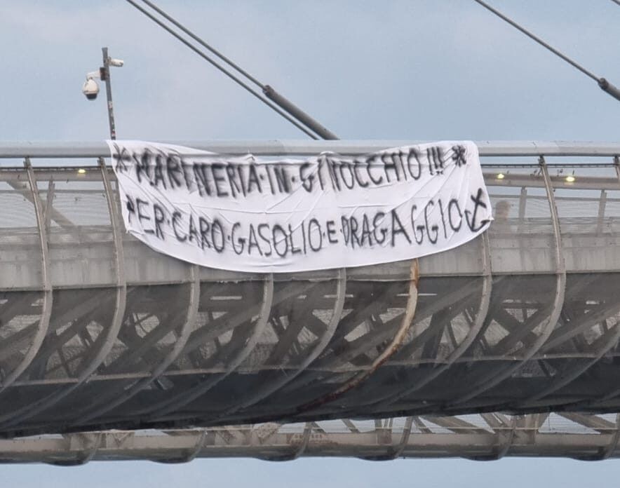 Pescara, caro gasolio: la marineria riconsegna i libretti-FOTO