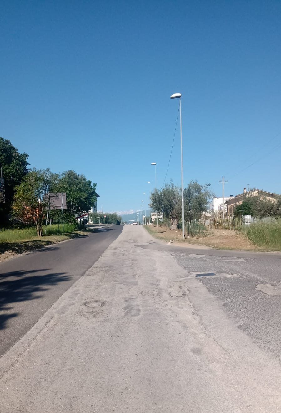 Contromano per evitare le buche: la situazione della provinciale tra Castellalto e Bellante FOTO