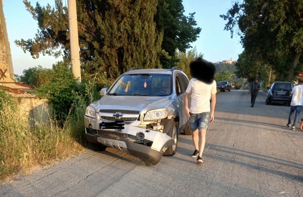 Canzano, moto contro auto: centauro grave in ospedale FOTO