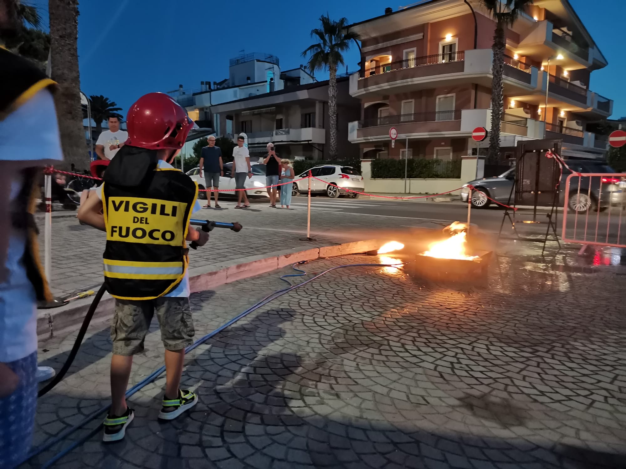 Notte Rosa dei bambini: successo per Pompieropoli VIDEO