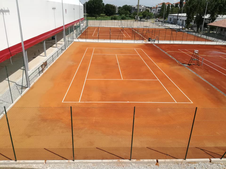 Tennis service a Roseto degli Abruzzi, soluzioni innovative per i campi da gioco
