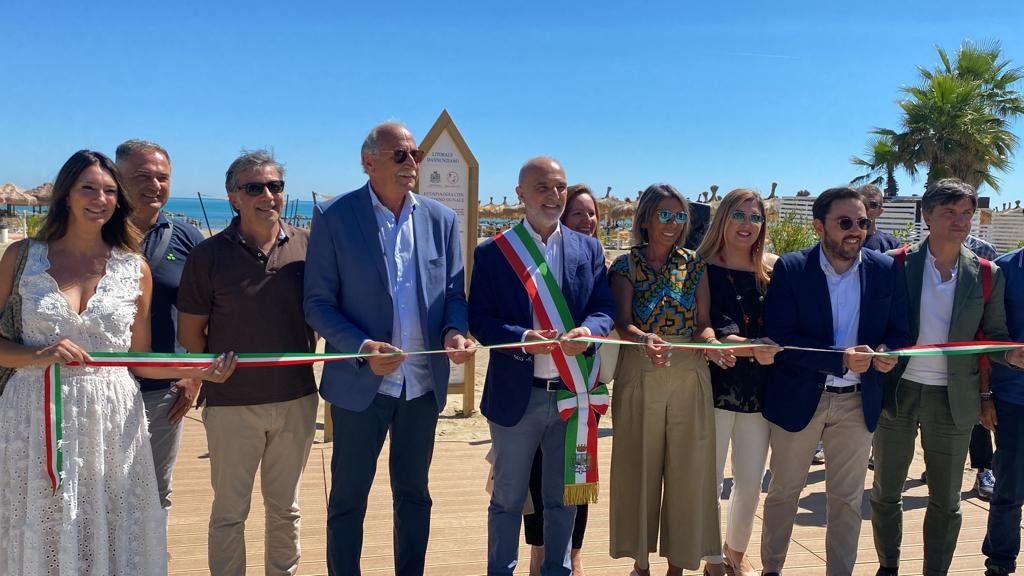 Pescara, inaugurata l'eco-spiaggia sulla riviera sud VIDEO-FOTO