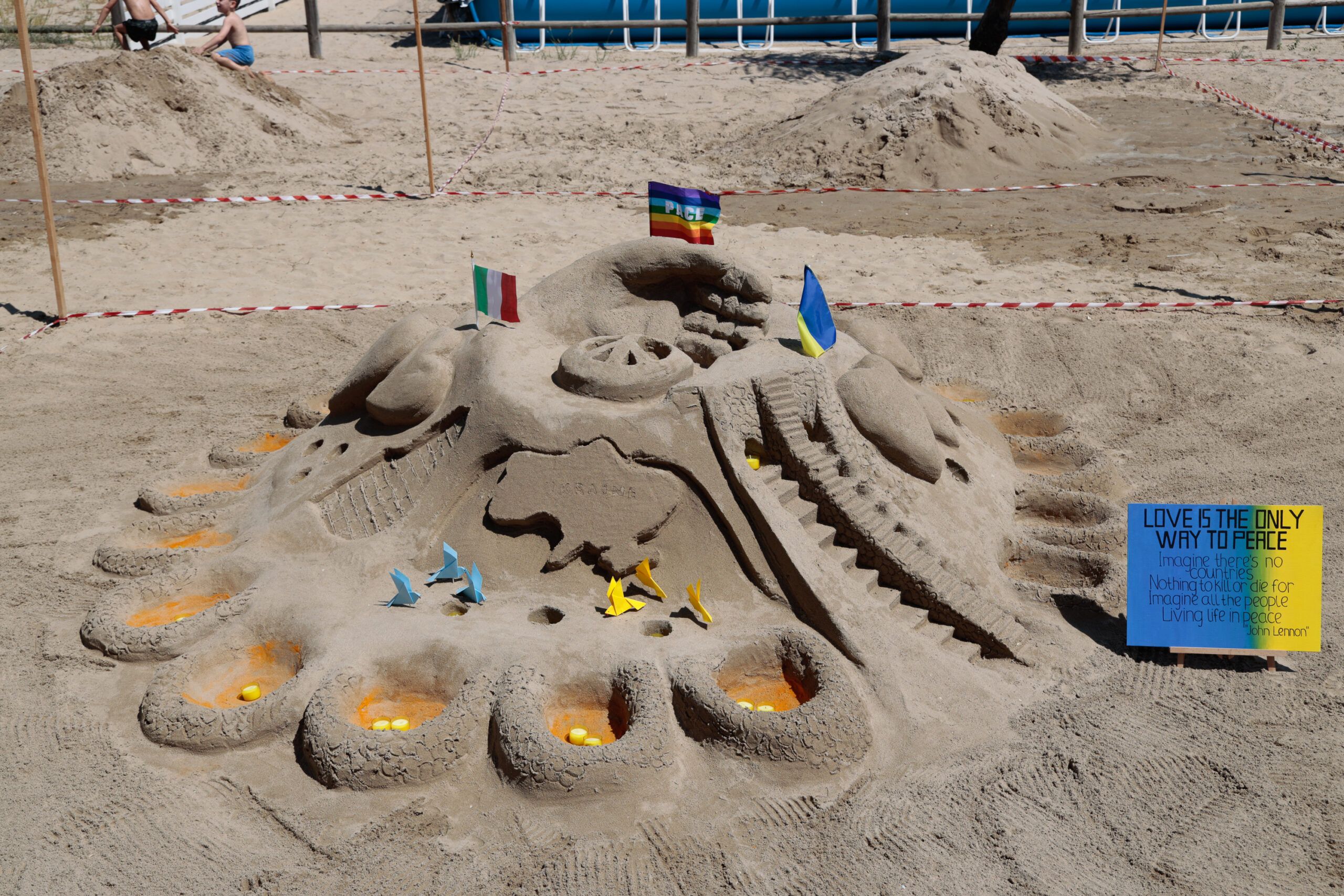 Gara dei castelli di sabbia: arte e divertimento sulla spiaggia di Tortoreto FOTO