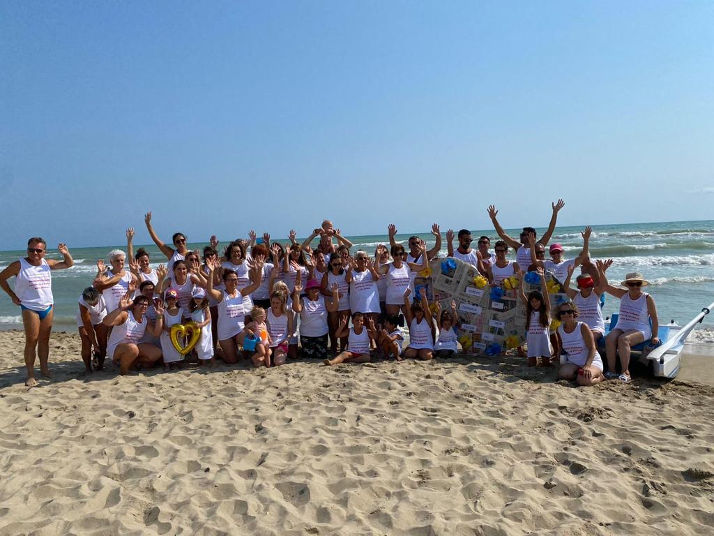 Remiamo contro la violenza: il flash mob sulla costa teramana FOTO