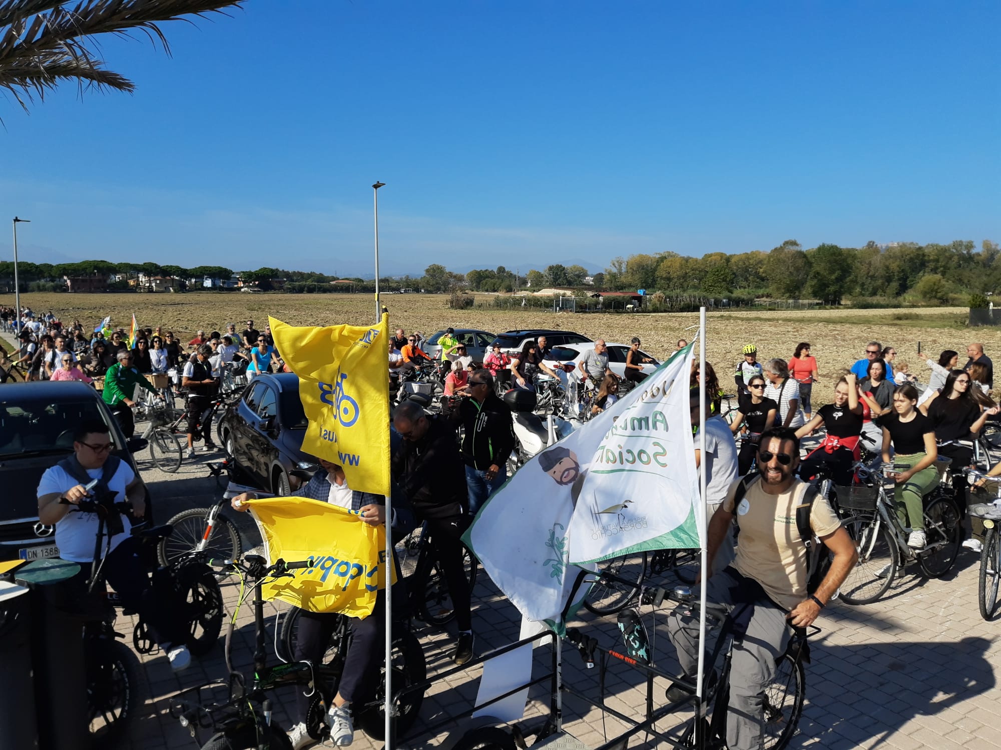 Tante persone a Roseto per la biciclettata in memoria di Flavia FOTO