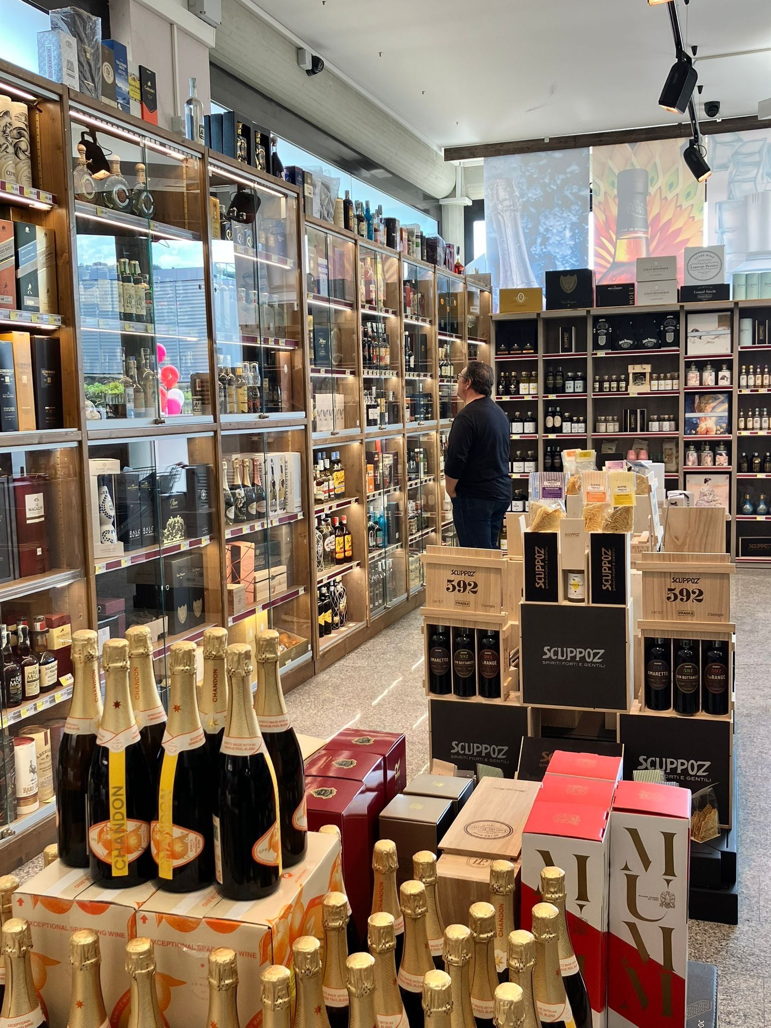 Enoteca Verdecchia Store il paradiso per gli amanti dei vini,liquori e champagne