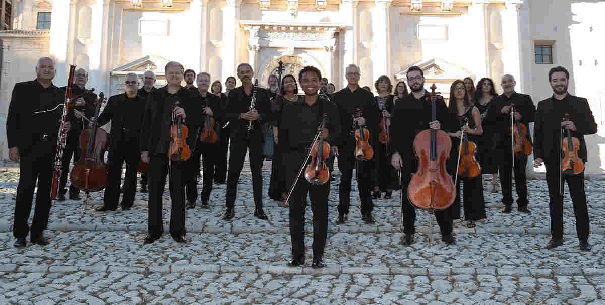 orchestra istituzione sinfonica abruzzese schierata