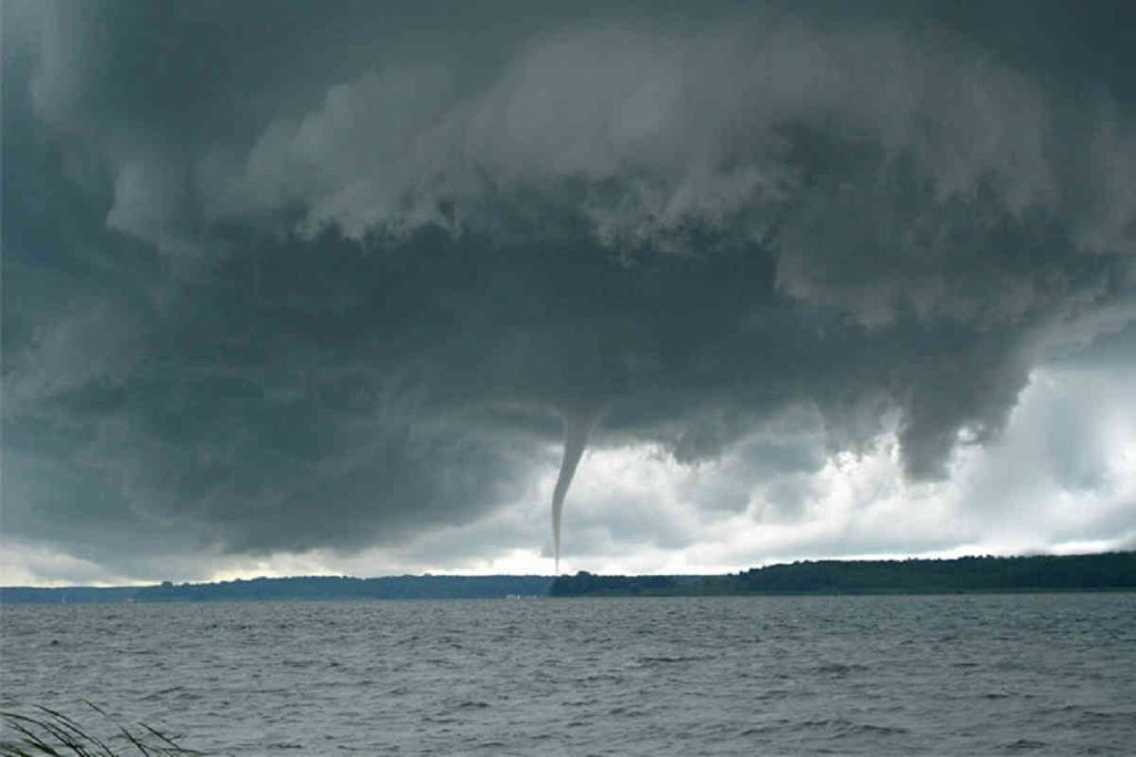 foto di un tornado