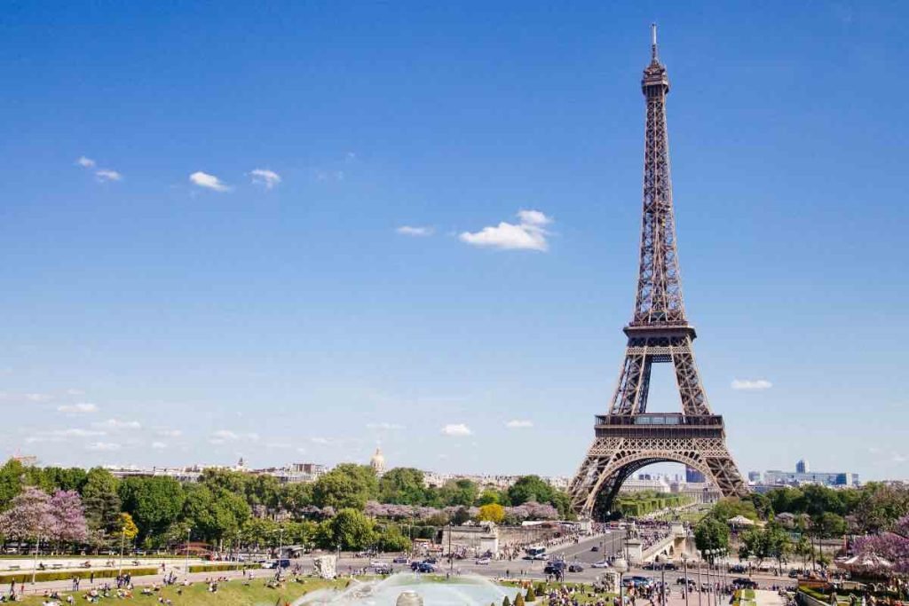 Il monumento alternativo alla Tour Eiffel in Italia