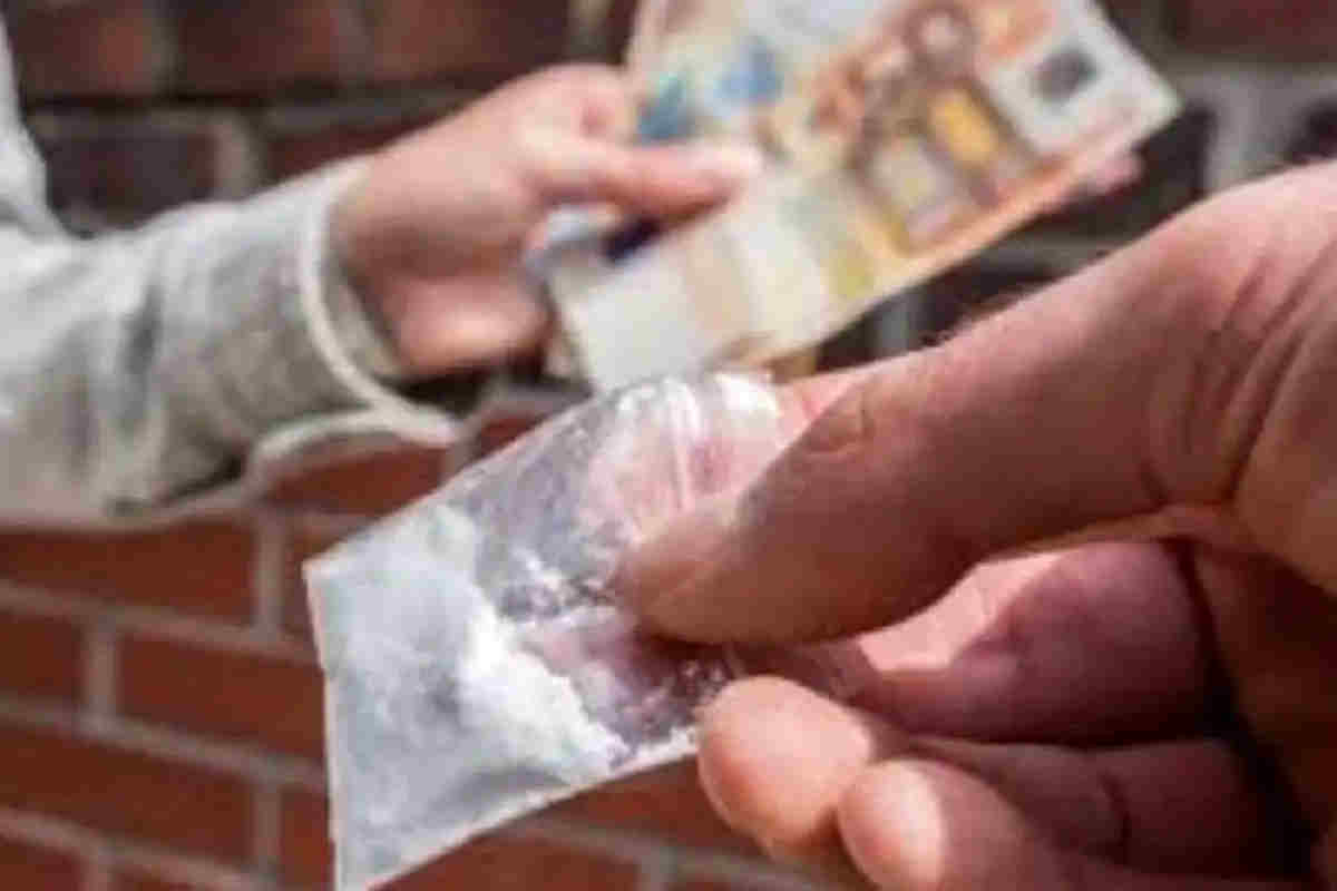 scambio di droga e soldi