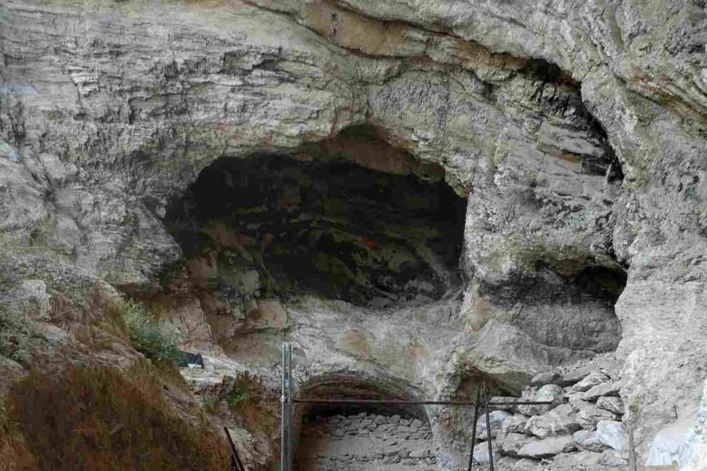 in toscana si trovano grotte termali più grandi del mondo