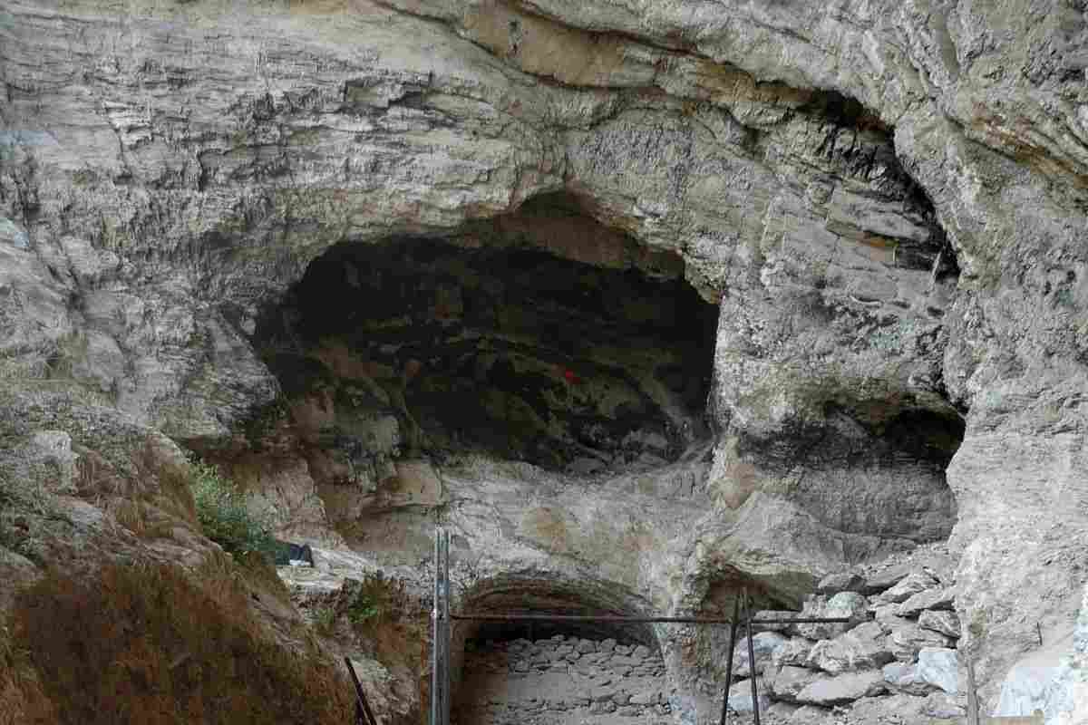 in toscana si trovano grotte termali più grandi del mondo