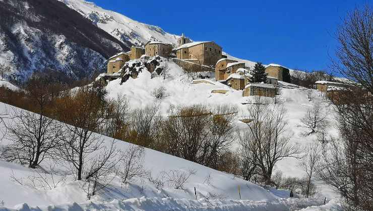 Roccacaramanico è un borgo particolarmente nevoso d'inverno