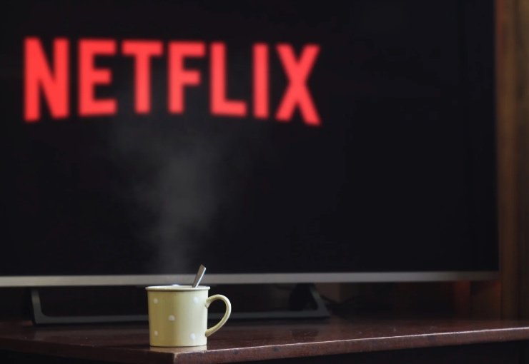 Netflix, scompare l'abbonamento base senza pubblicità: come funziona ora