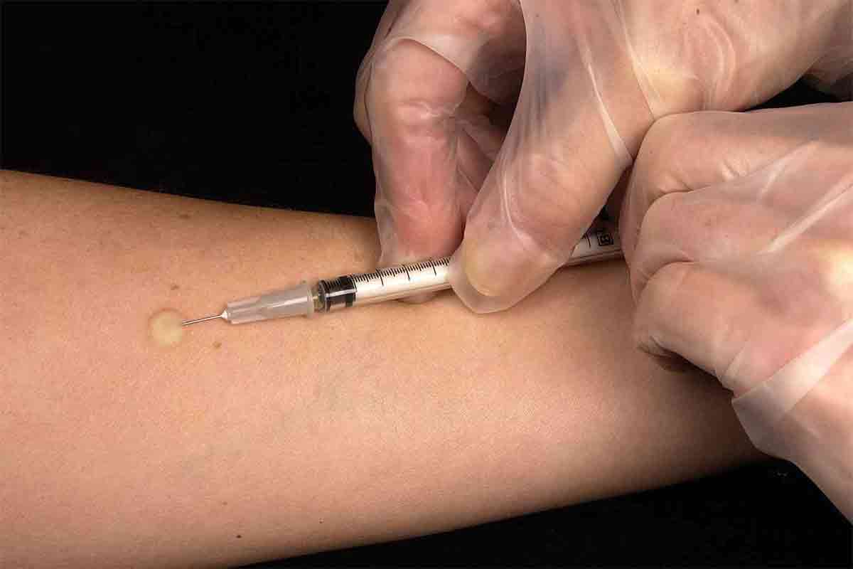 Al via le vaccinazioni con le prime dosi