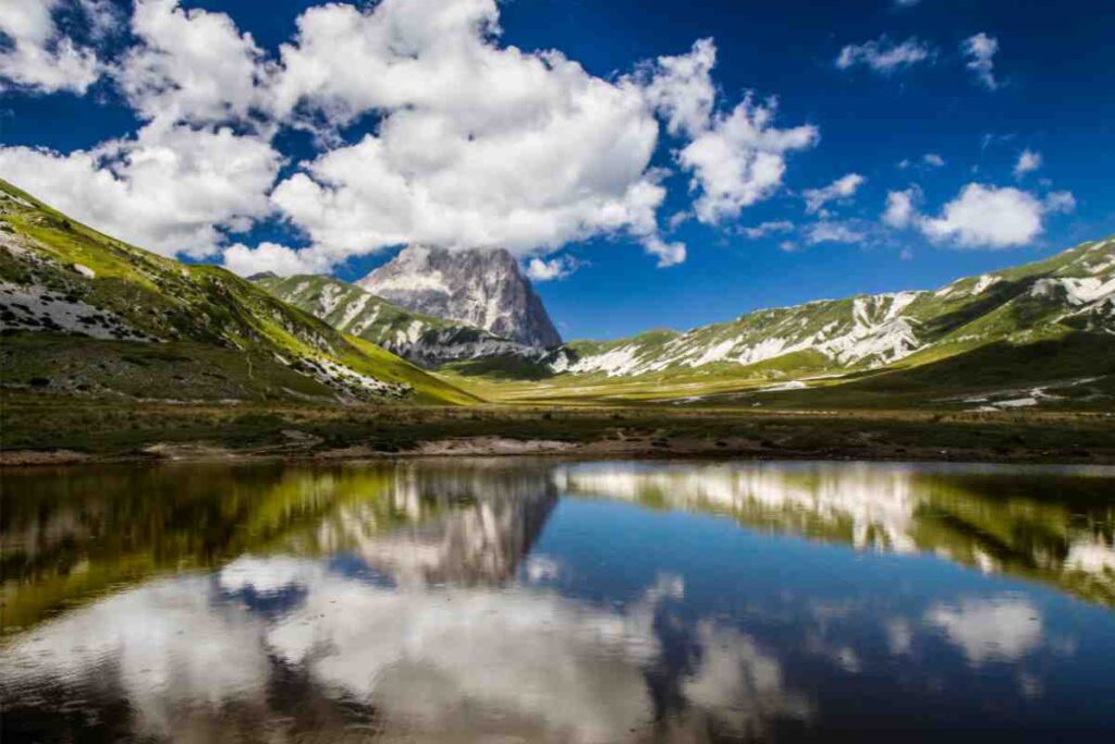 panorama sul gran sasso, tappa del cammino da campo imperatore