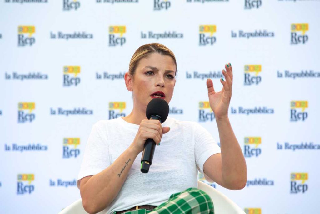 Emma Marrone struccata sui social