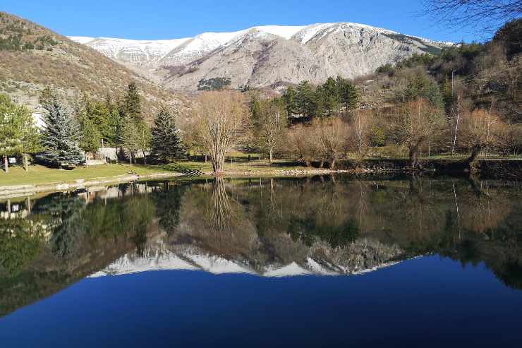 panorama sul Lago Pio a Villalago in abruzzo