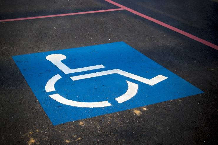 Vediamo quando è possibile guidare un'auto con invalidità civile al 100%