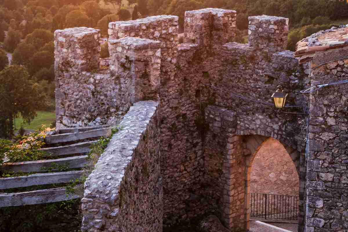 Borgo di Pereto curiosità