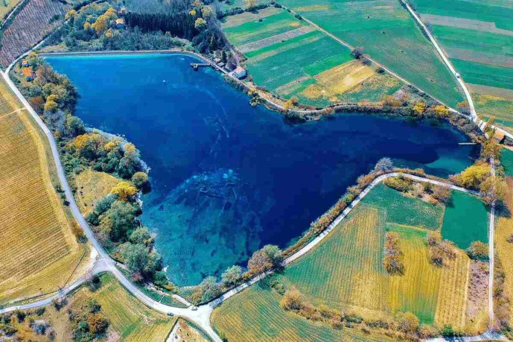 Lago di Capodacqua visto dall'alto