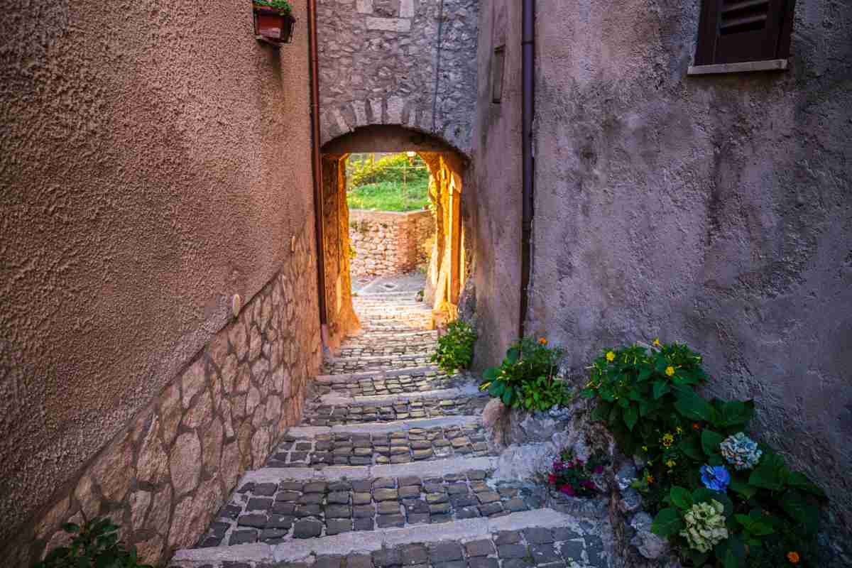 una stradina a Pereto