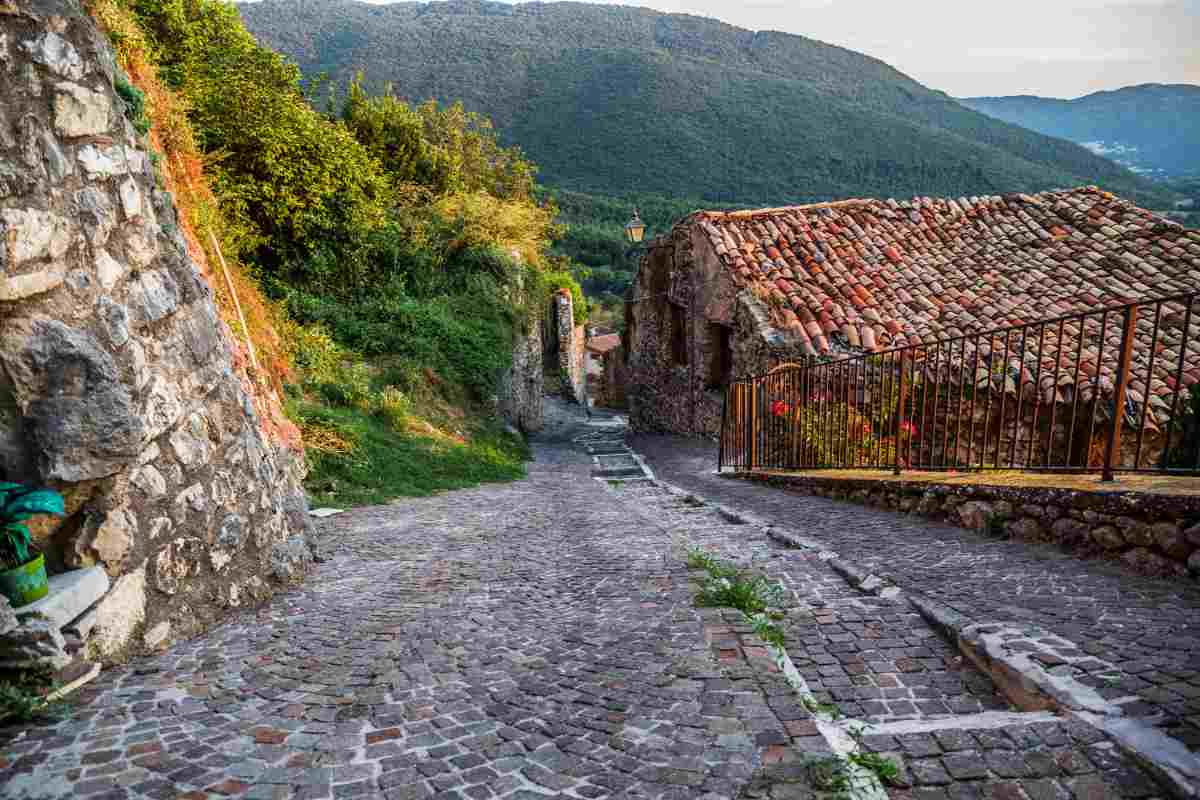 Le strade acciottolate di Pereto