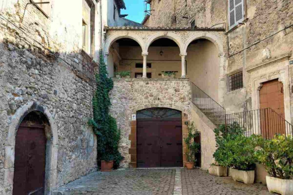 Popoli Cortile Palazzo Ducale