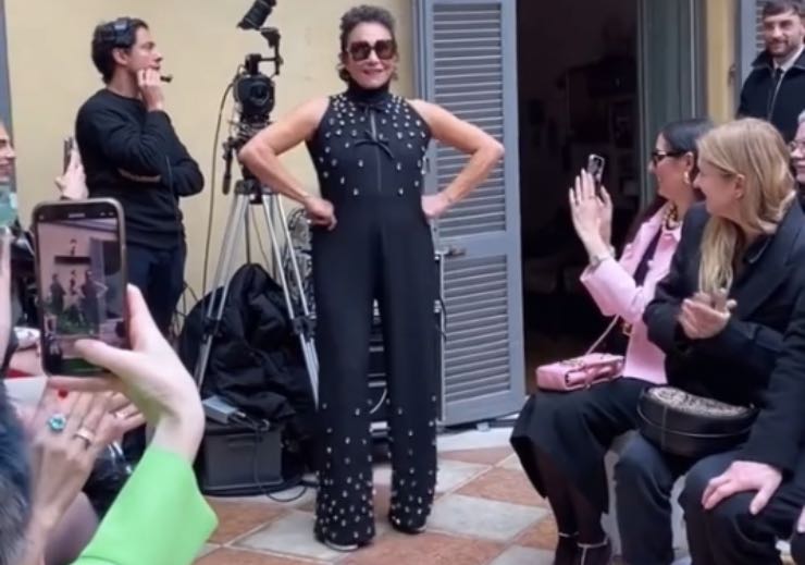 Angela Brambati modella a 74 anni, il video virale