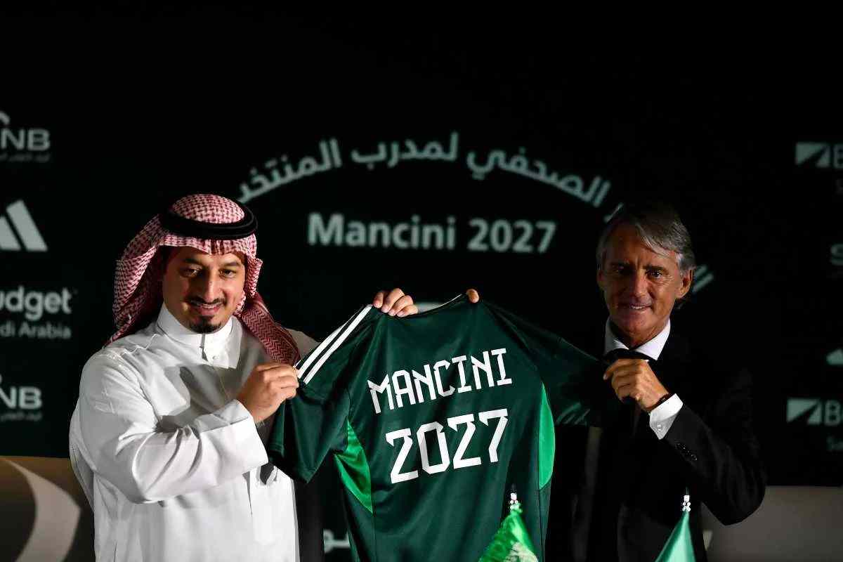 Mancini esonerato, torna in Serie A