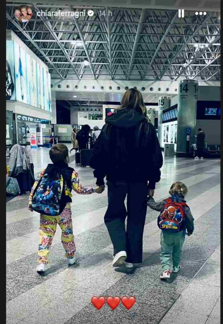 Chiara Ferragni vola a Dubai con i figli