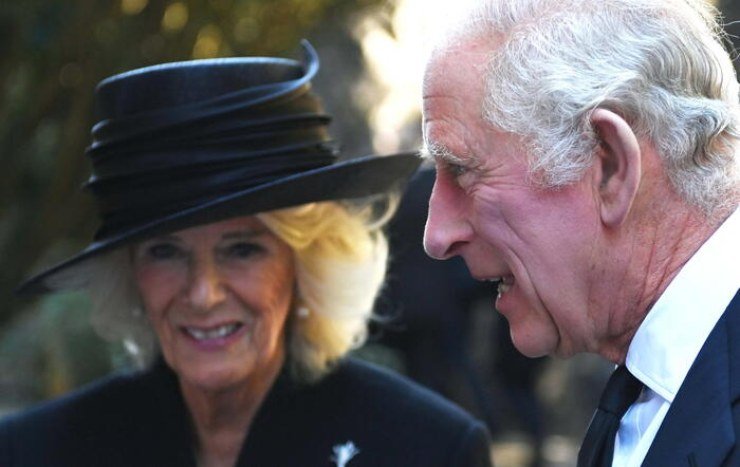 Premonizioni Re Carlo e Camilla preoccupazione