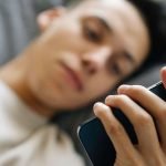 Adolescenti e divieto vendita cellulari