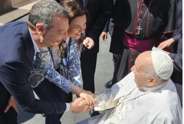 Giovanna Civitillo: l'oufit per l'incontro con il Papa