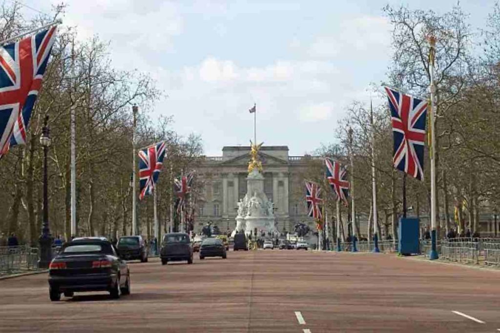 Buckingham Palace accade dopo anni