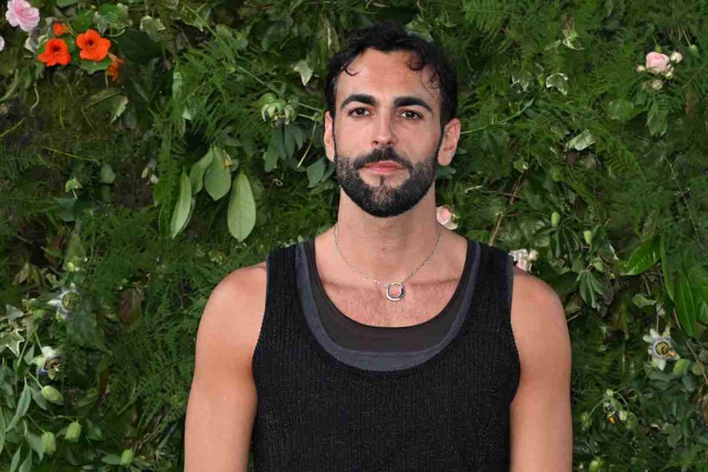 Marco Mengoni in vacanza con lui